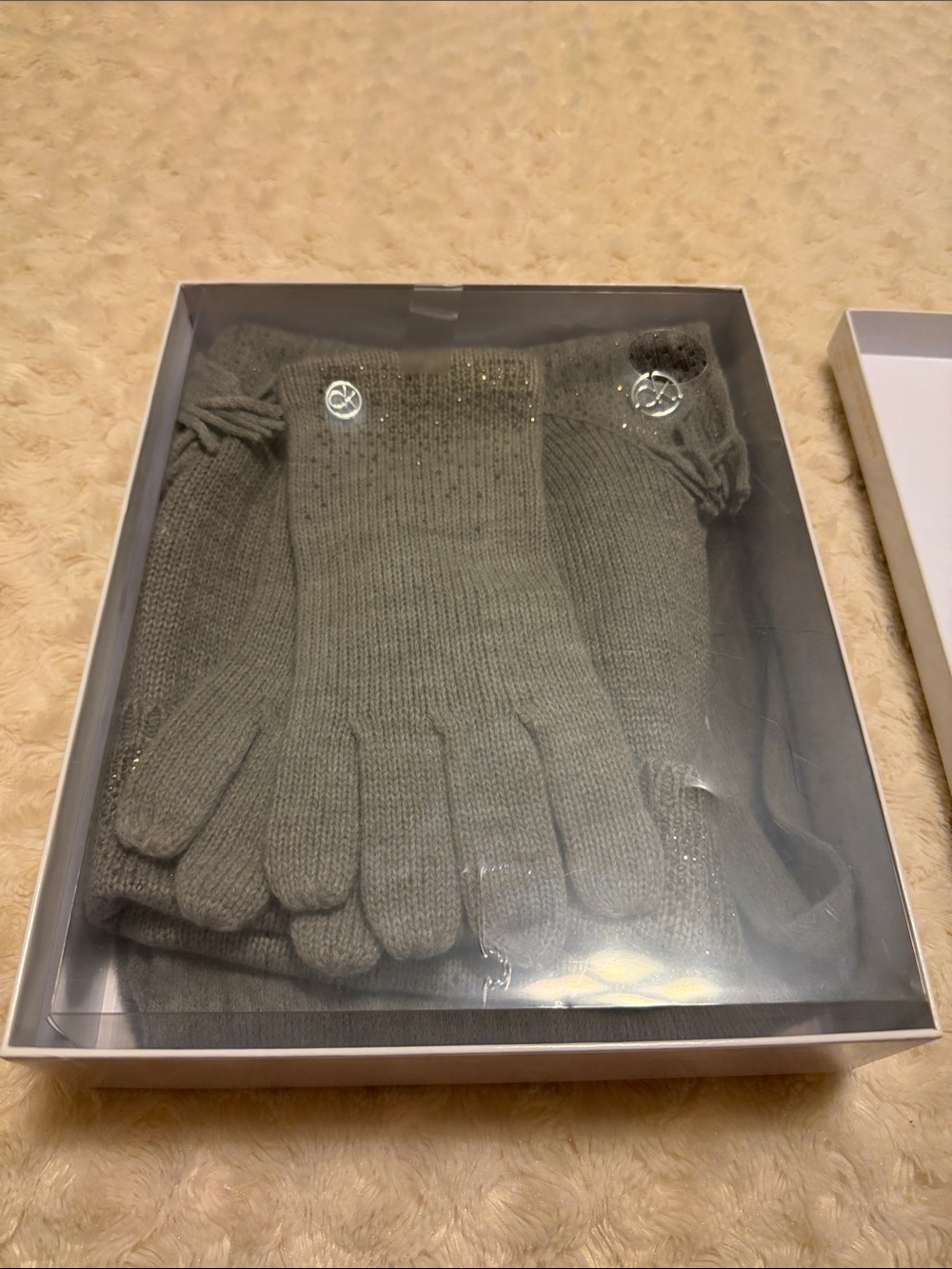 NIB Calvin Klein Gray Knit Women's gloves, hat, scarf set